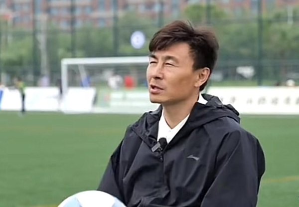 融股宝 李玮锋寄语年轻国脚：少看新闻报道，多向前辈请教和学习