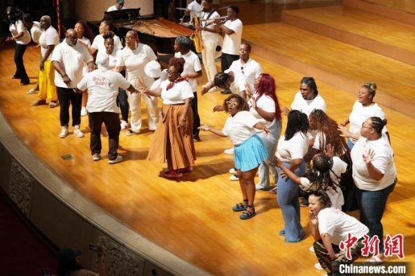 创同配资 以歌会友&#32;中美青少年唱响中山公园音乐堂