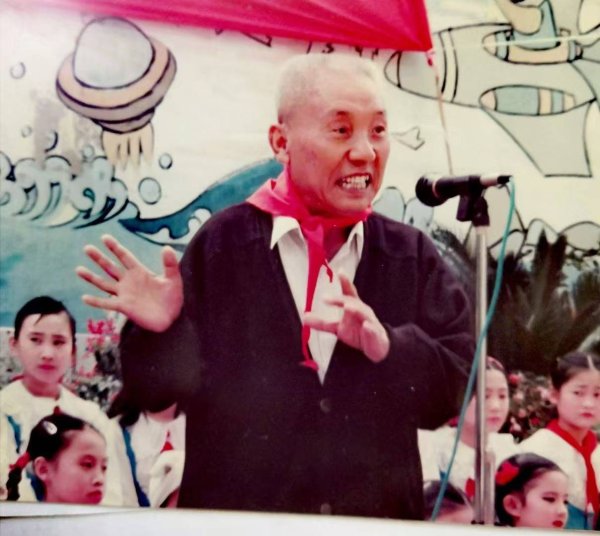 招财猫配资 101岁抗战老兵李德富：“不敢称英雄，只能说英勇”