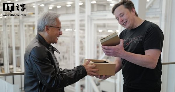 富兴配资 英伟达CEO黄仁勋亲自向马斯克交付DGX Spark迷你超级计算机